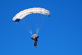 职业俱乐部推动文化墙建设弘扬队史精神，俱乐部型文化