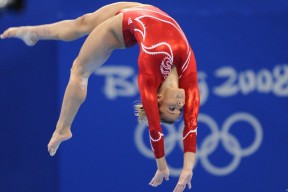 曼联备战期间调整训练时间迎合球员，曼联训练视频