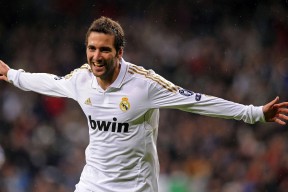 勇士力挫太阳，库里和穆迪成胜利功臣，库里勇士老大