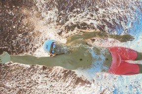 教资考试女生占男厕，管理方如何应对乱象？